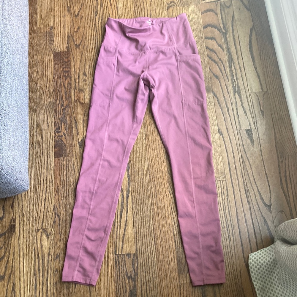 Pink leggings with phone pockets !!